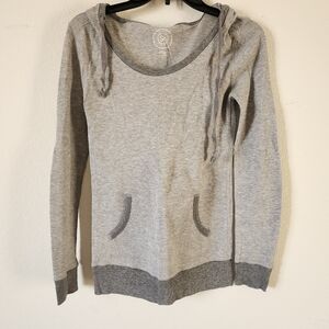 🎀 SO Junior's Gray Long Sleeve Hoodie with Pockets Size: Large 🎀